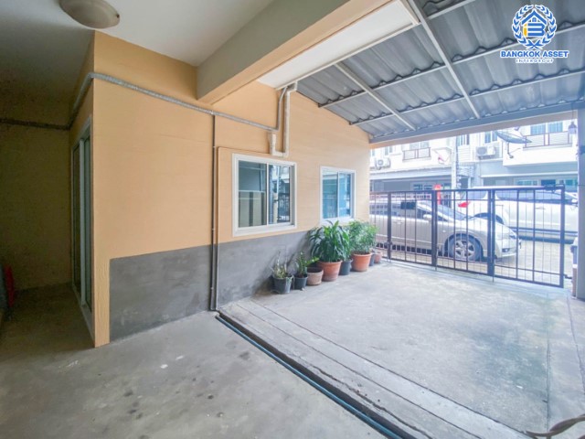 ทาวน์เฮ้าส์มือสองย่านนนทบุรี ม.พฤกษาทาวน์ รัตนาธิเบศร์-ราชพฤกษ์ ติดถนนราชพฤกษ์  เนื้อที่ 21.6 ตร.ว. ฟังก์ชัน 3 ห้องนอน 2 ห้องน้ำ 1 ที่จอดรถ แถมฟรี! 1 เครื่องปรับอากาศ 1 เครื่องทำน้ำอุ่น ต่อเติมพร้อม บนทำเลเยี่ยม ใกล้รถไฟฟ้าสายสีม่วง "สถานีบางรักใหญ่"